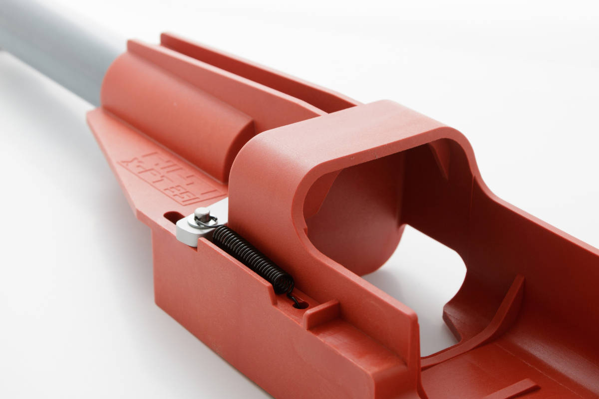 Assembly of plastic and metal components
