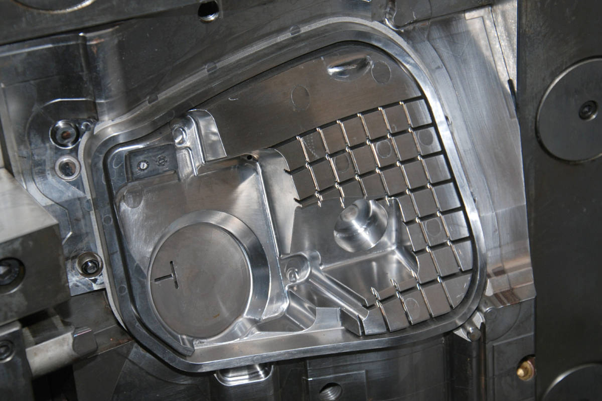 Tool cavity for plastic injection moulding