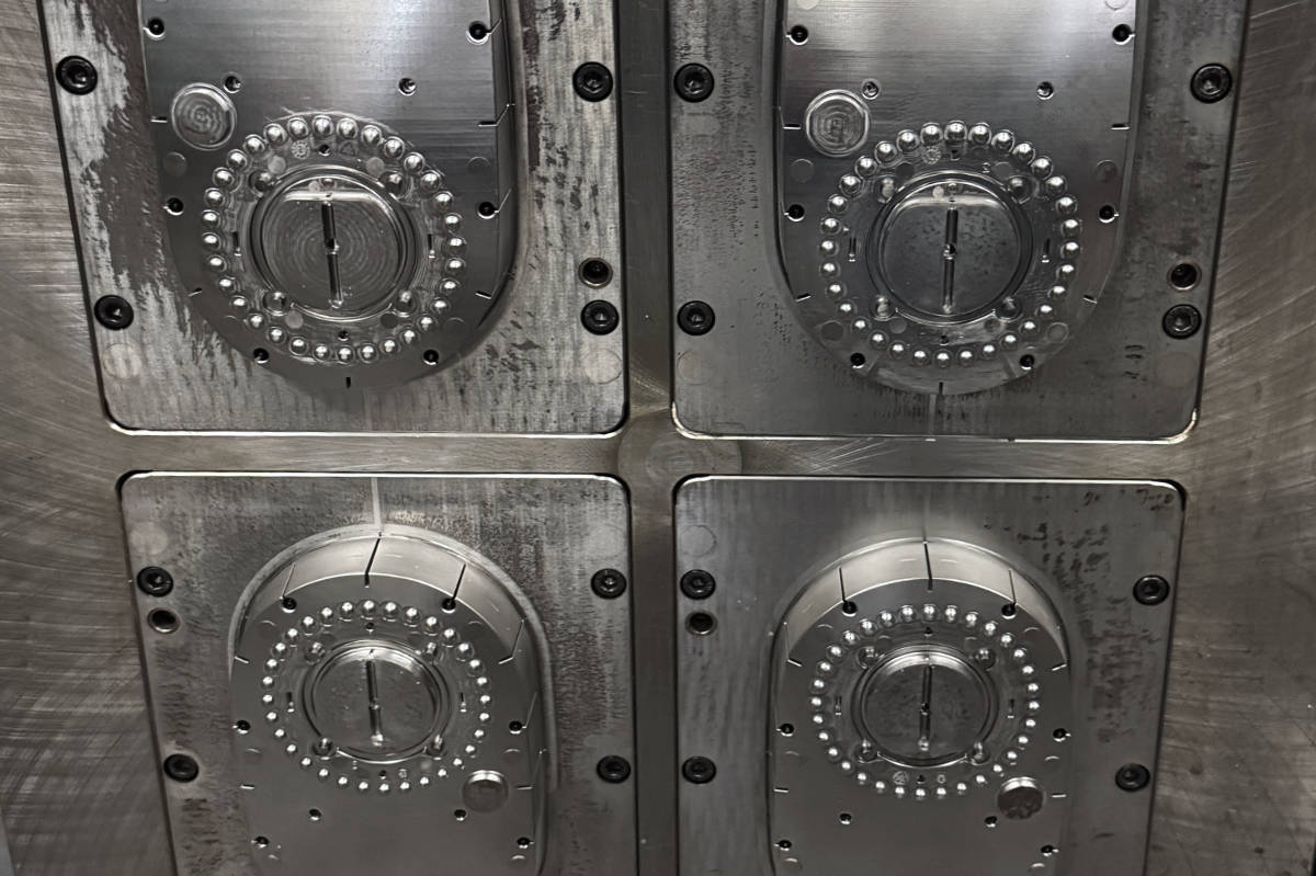 Injection moulding tool with four cavities